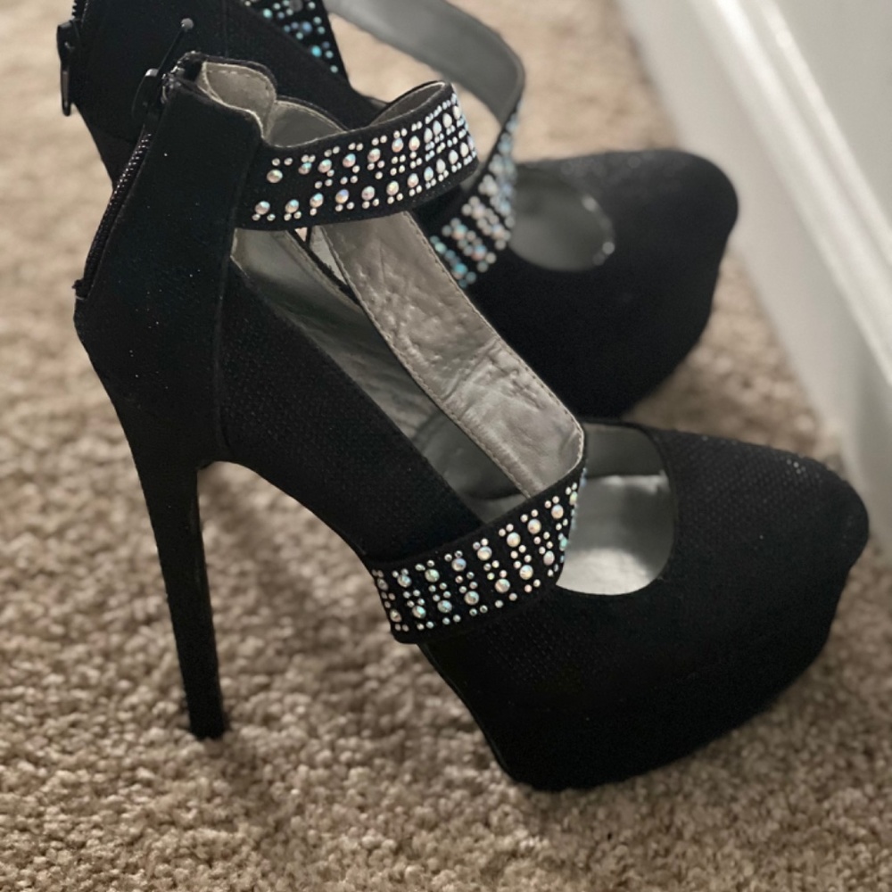 Heels - Picture 2 of 2